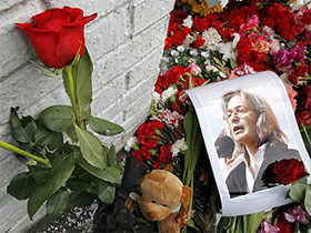 Акция памяти Анны Политковской. Фото с сайта www.kasparov.ru