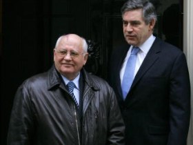 Михаил Горбачев и Гордон Браун. Фото с сайта straitstimes.com