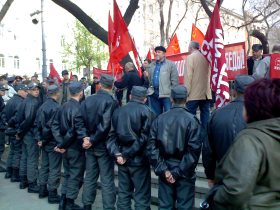 Первомайская милиция во Владивостоке. Фото О.Исаевой для КаспароваRu