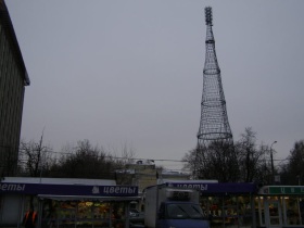 Торговые ларьки у метро "Шаболовская". Фото с сайта citytowers.ru