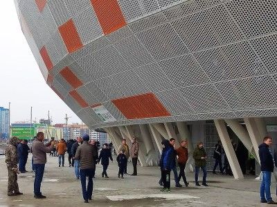 Стадион к ЧМ-2018 и жители Саранска. Фото: Сергей Горчаков, Каспаров.Ru