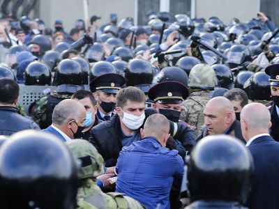 Протесты в центре Владикавказа против карантинных мер. Фото: Ольга Смольская/ТАСС