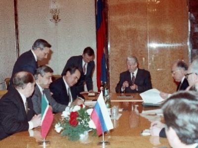 Подписание договора о разграничении полномочий между РФ и Татарстаном, 1992. Фото: m.realnoevremya.ru